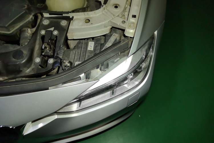 Used BMW 3 Series 2013 320i Sport Edition Engine Bay Left