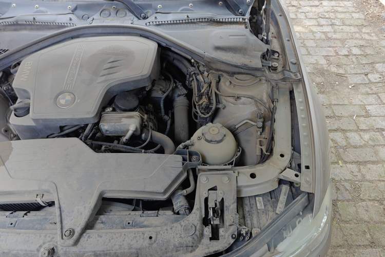 Used BMW 3 Series 2013 320Li Fashion Model Engine Bay Left