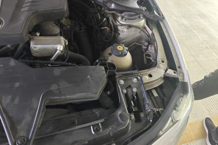 Used BMW 3 Series 2013 320Li Fashion Model Engine Bay Left
