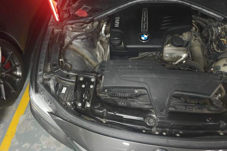 Used BMW 3 Series 2013 320i Sport Edition Engine Bay Right