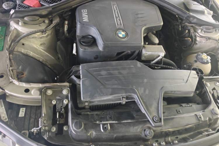 Used BMW 3 Series 2013 320Li Fashion Model Engine Bay