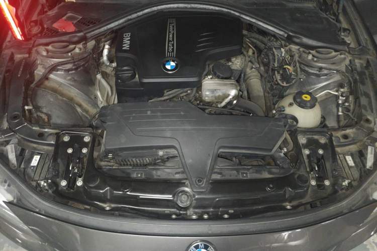 Used BMW 3 Series 2013 320i Sport Edition Engine Bay