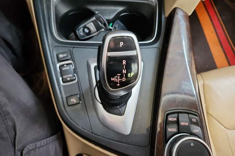 Used BMW 3 Series 2013 Facelifted 320Li Luxury Design Package Gear Lever