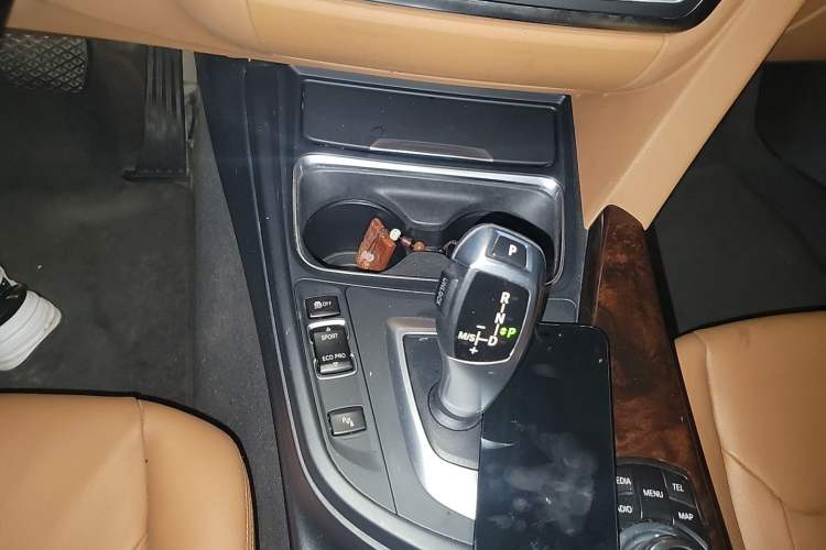 Used BMW 3 Series 2013 Facelifted 320Li Luxury Design Package Gear Lever