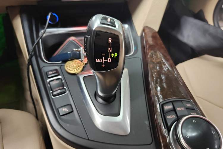 Used BMW 3 Series 2013 320Li Fashion Model Gear Lever