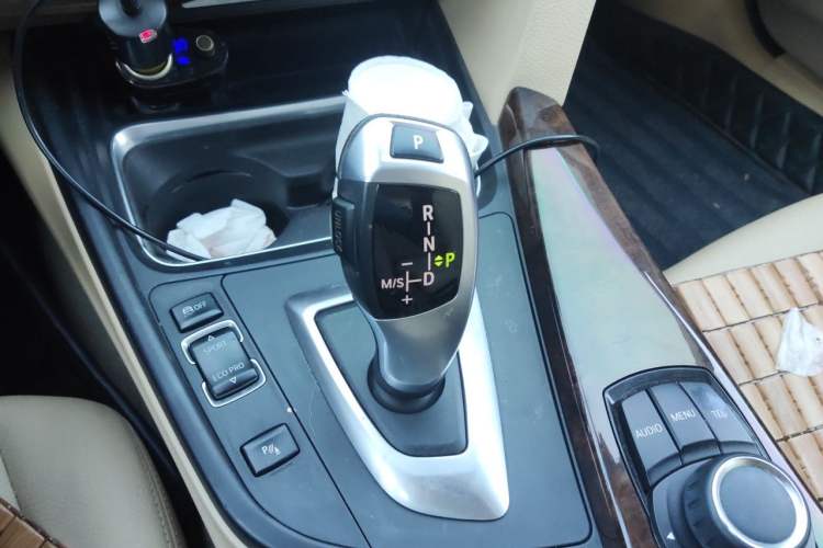 Used BMW 3 Series 2013 320Li Fashion Model Gear Lever