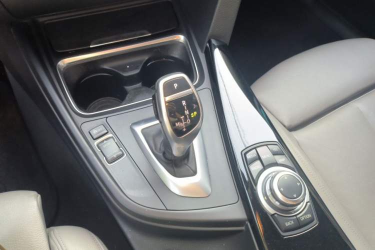 Used BMW 3 Series 2013 320i Sport Design Package Gear Lever