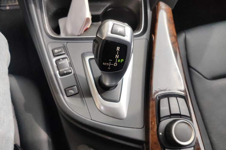 Used BMW 3 Series 2013 320Li Fashion Model Gear Lever