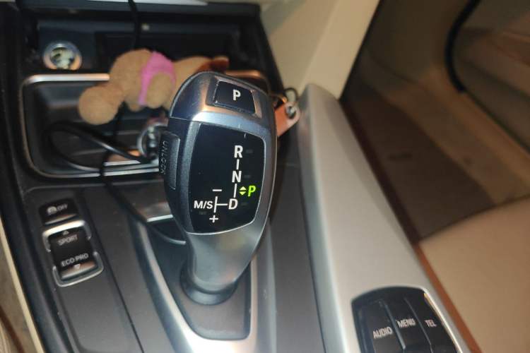 Used BMW 3 Series 2013 320i Sport Edition Gear Lever
