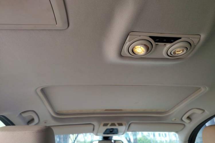 Used BMW 3 Series 2013 320Li Fashion Model Headliner