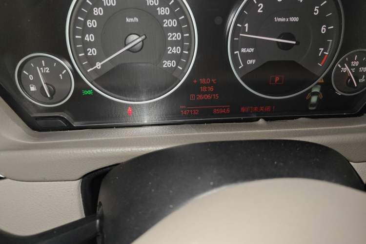 Used BMW 3 Series 2013 320Li Luxury Design Package Odometer Close Up