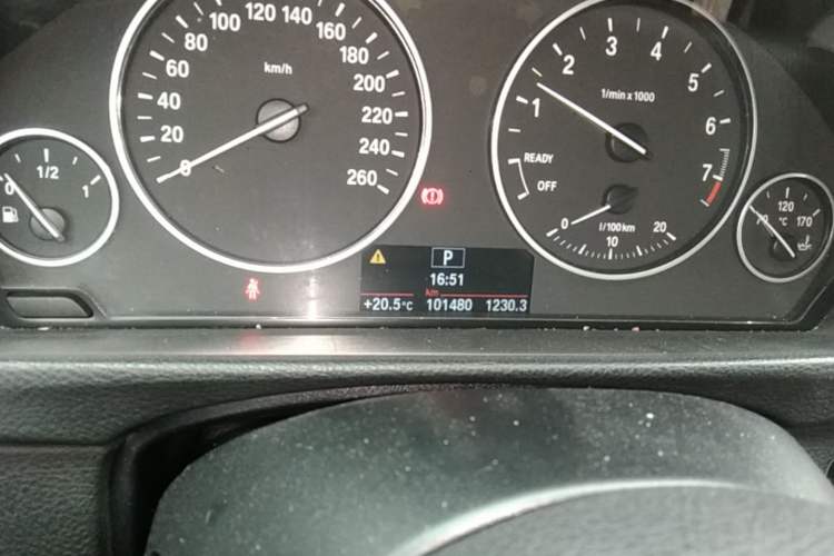 Used BMW 3 Series 2013 316i Active Edition Odometer Close Up