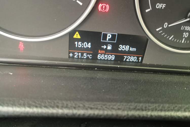 Used BMW 3 Series 2013 320Li Fashion Model Odometer Close Up