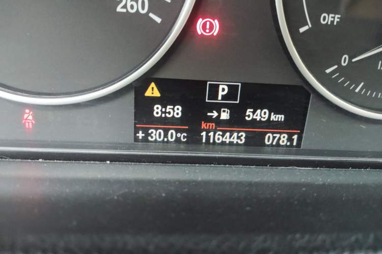 Used BMW 3 Series 2013 320Li Fashion Model Odometer Close Up