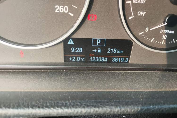 Used BMW 3 Series 2013 320Li Fashion Model Odometer Close Up