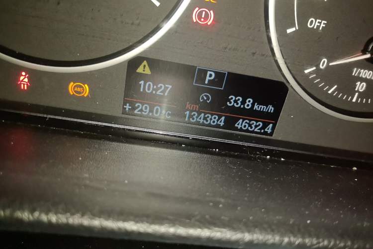 Used BMW 3 Series 2013 320i Sport Edition Odometer Close Up