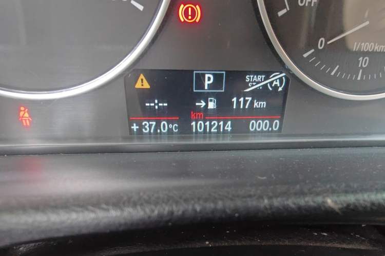 Used BMW 3 Series 2013 320Li Fashion Model Odometer Close Up