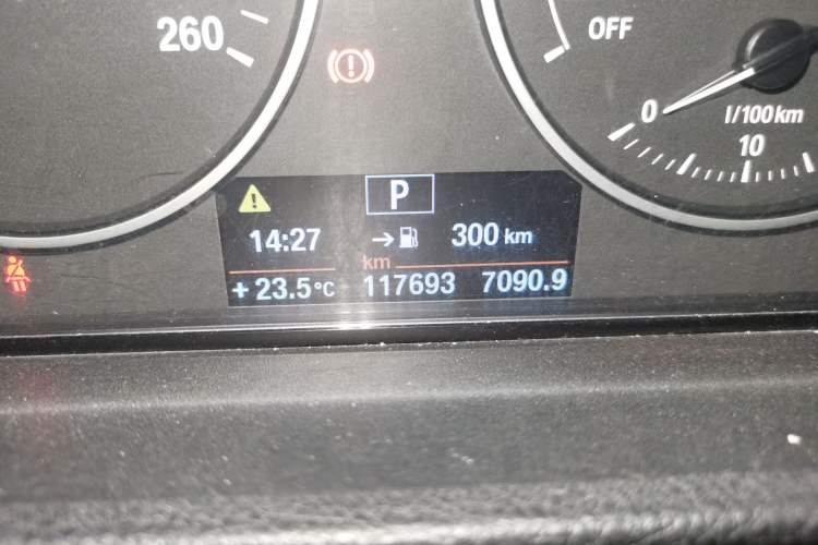 Used BMW 3 Series 2013 320Li Luxury Design Package Odometer Close Up