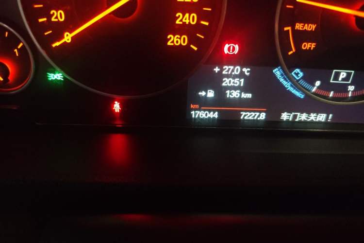 Used BMW 3 Series 2013 328Li Luxury Design Package Odometer Close Up