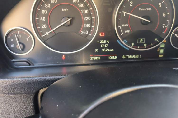Used BMW 3 Series 2013 320i Sport Design Package Odometer Close Up