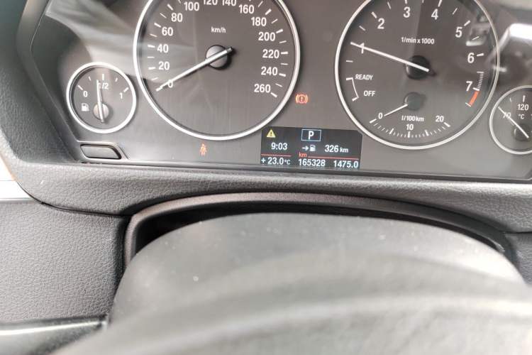 Used BMW 3 Series 2013 320Li Fashion Model Odometer Close Up