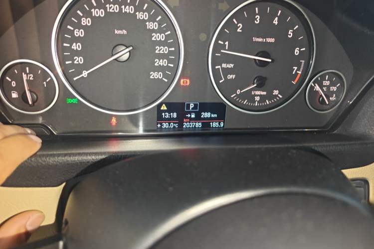 Used BMW 3 Series 2013 320Li Fashion Model Odometer Close Up