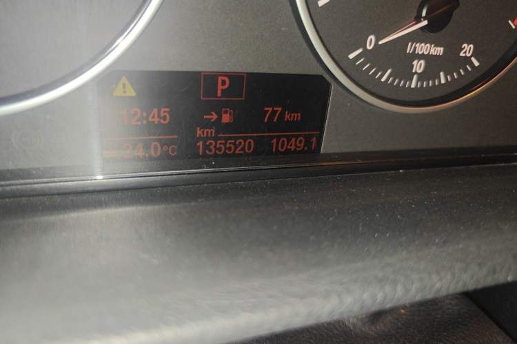 Used BMW 3 Series 2013 320i Sport Edition Odometer Close Up