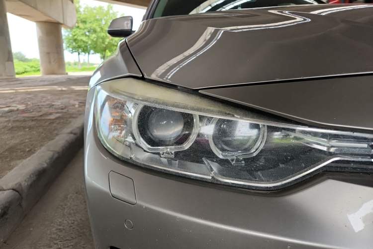 Used BMW 3 Series 2013 Facelifted 320Li Luxury Design Package Right Front Headlight