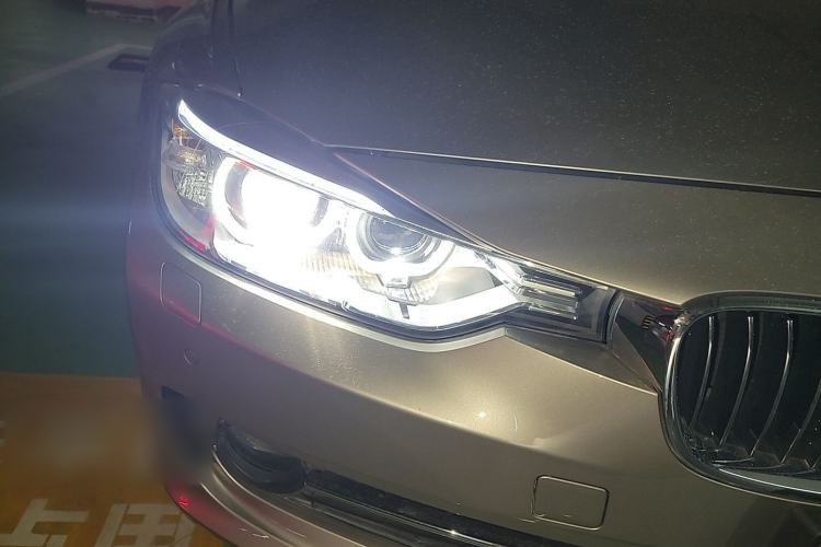Used BMW 3 Series 2013 Facelifted 320Li Luxury Design Package Right Front Headlight