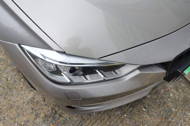 Used BMW 3 Series 2013 320Li Fashion Model Right Front Headlight