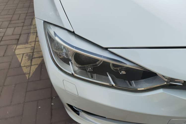 Used BMW 3 Series 2013 320Li Fashion Model Right Front Headlight