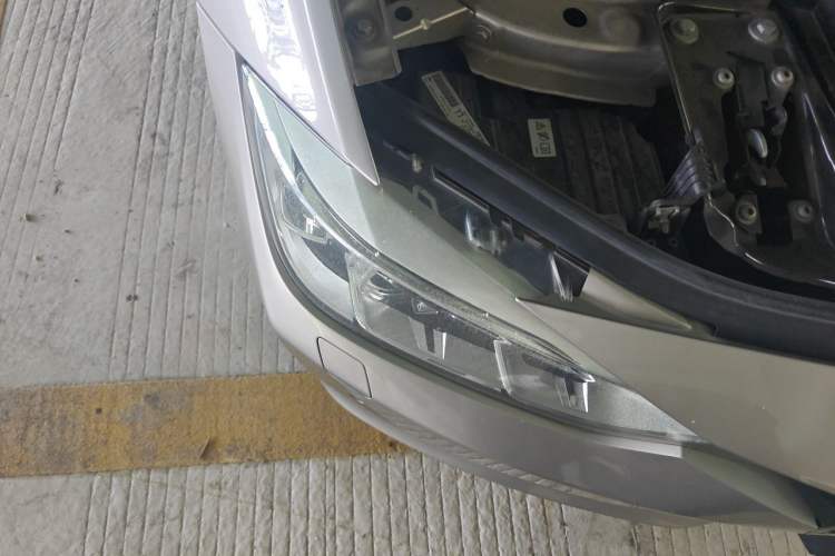 Used BMW 3 Series 2013 320Li Fashion Model Right Front Headlight