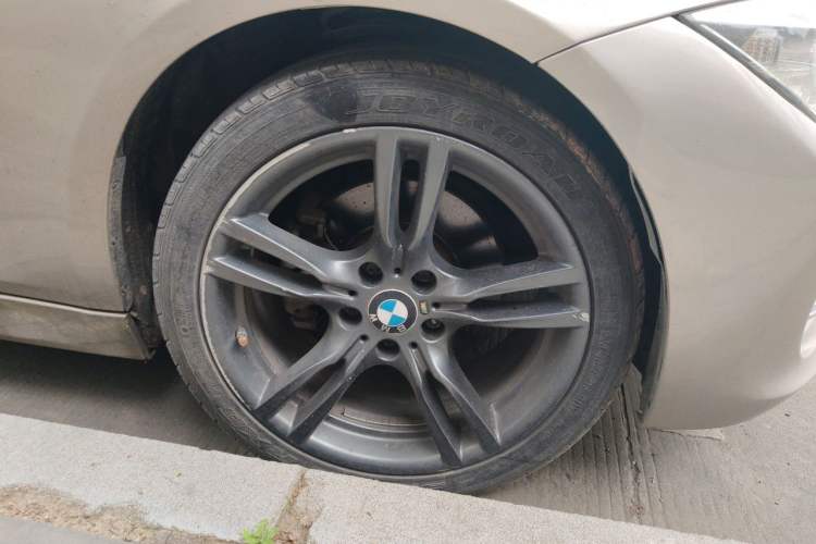 Used BMW 3 Series 2013 320Li Fashion Model Right Front Wheel Hub