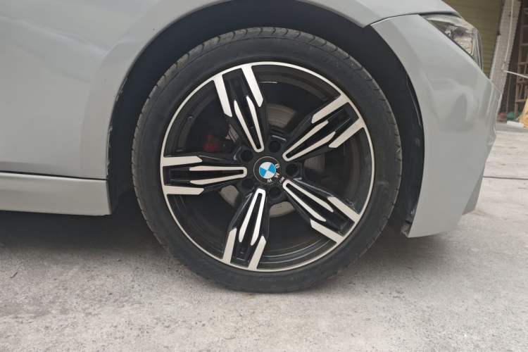 Used BMW 3 Series 2013 320Li Fashion Model Right Front Wheel Hub