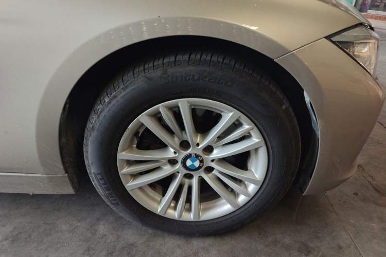 Used BMW 3 Series 2013 320Li Fashion Model Right Front Wheel Hub