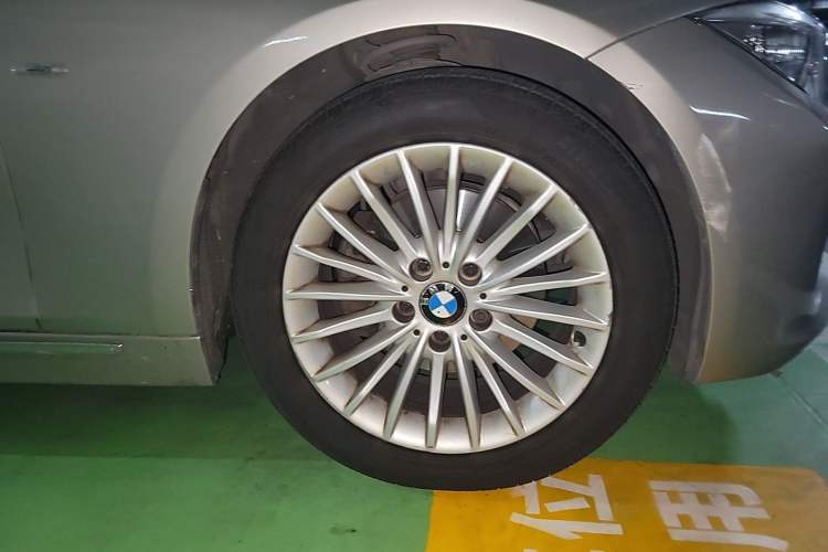 Used BMW 3 Series 2013 Facelifted 320Li Luxury Design Package Right Front Wheel Hub