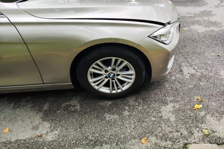 Used BMW 3 Series 2013 320Li Fashion Model Right Front Wheel Hub