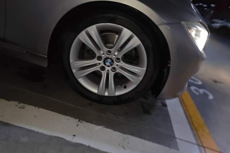 Used BMW 3 Series 2013 320Li Luxury Design Package Right Front Wheel Hub