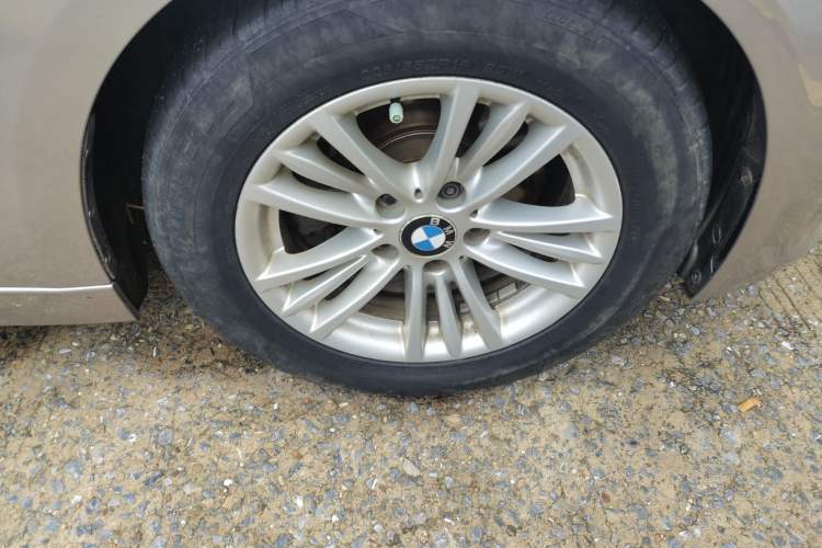 Used BMW 3 Series 2013 320Li Fashion Model Right Front Wheel Hub
