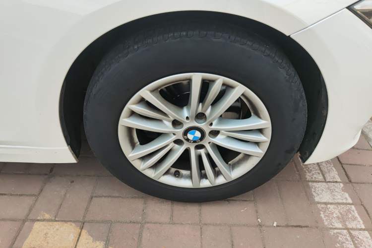 Used BMW 3 Series 2013 320Li Fashion Model Right Front Wheel Hub