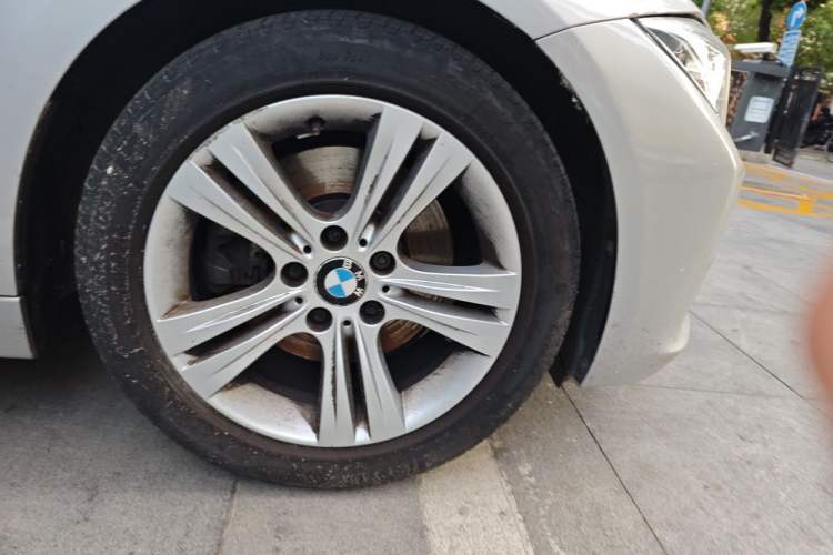 Used BMW 3 Series 2013 328i Sport Design Package Right Front Wheel Hub