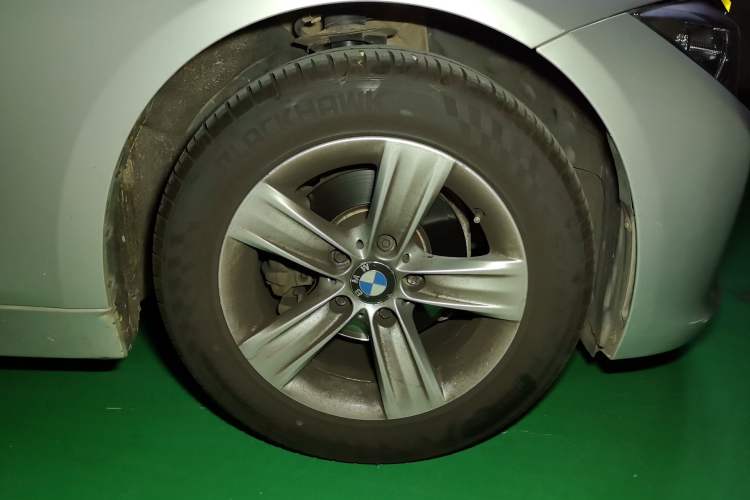 Used BMW 3 Series 2013 320i Sport Edition Right Front Wheel Hub