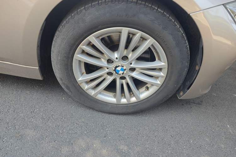 Used BMW 3 Series 2013 320Li Fashion Model Right Front Wheel Hub