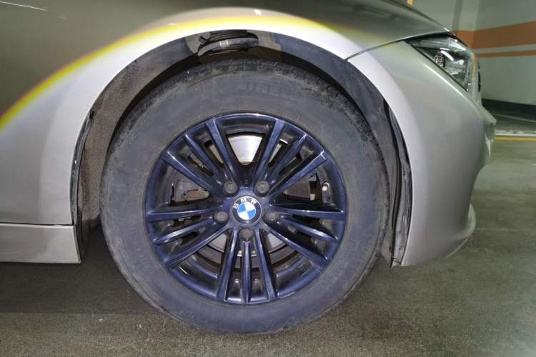 Used BMW 3 Series 2013 320Li Luxury Design Package Right Front Wheel Hub