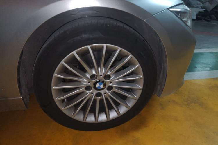 Used BMW 3 Series 2013 328Li Luxury Design Package Right Front Wheel Hub