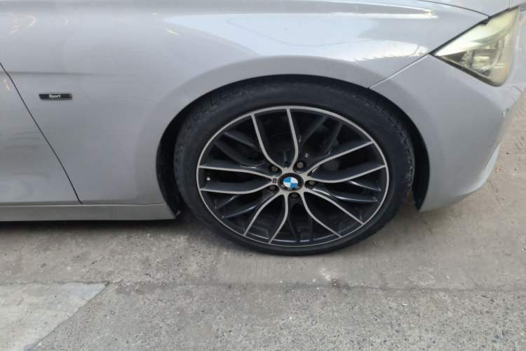 Used BMW 3 Series 2013 320i Sport Design Package Right Front Wheel Hub