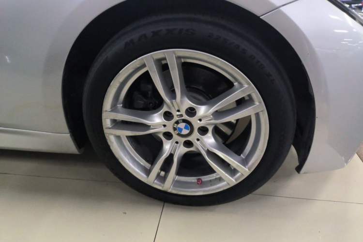 Used BMW 3 Series 2013 328i Sport Design Package Right Front Wheel Hub