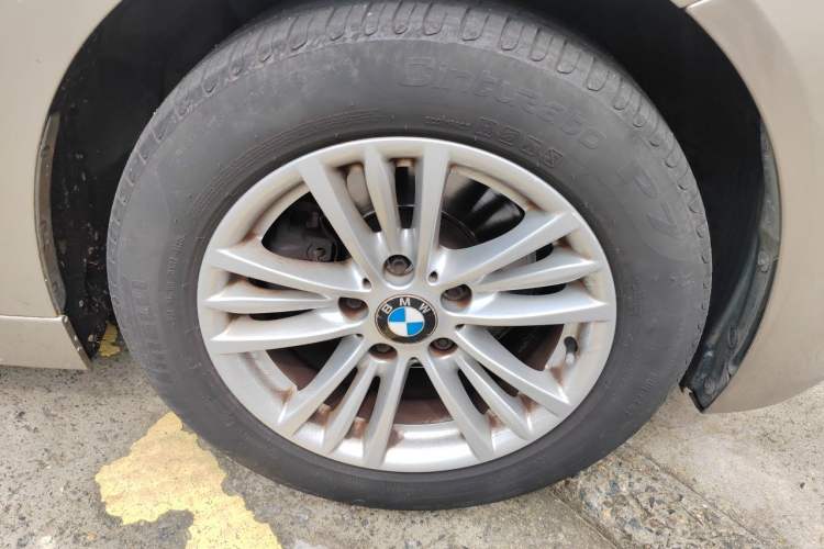 Used BMW 3 Series 2013 320Li Fashion Model Right Front Wheel Hub