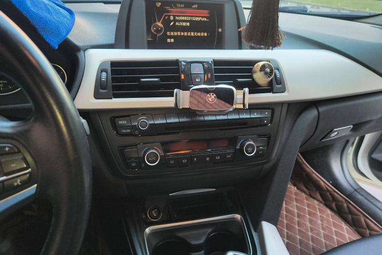 Used BMW 3 Series 2013 320i Sport Touring Edition Audio And AC Panel