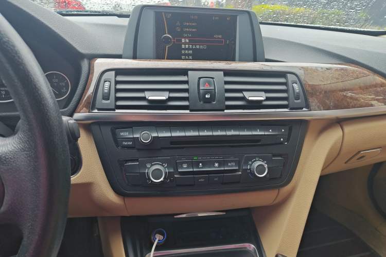 Used BMW 3 Series 2013 320Li Fashion Model Audio And AC Panel
